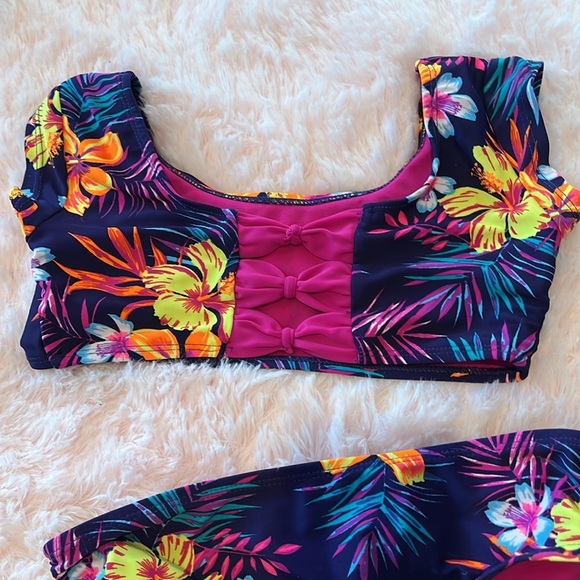 Bikini - Picture 2 of 3